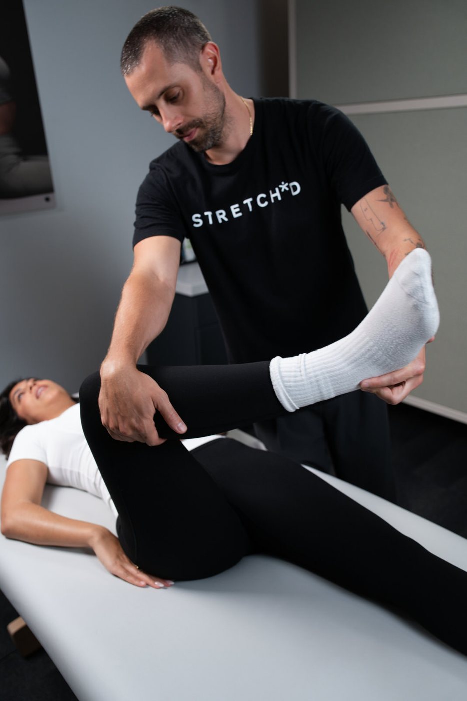Assisted stretch on the table